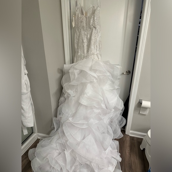 Dresses & Skirts - Never worn Marilee Madeline Garner Wedding Dress